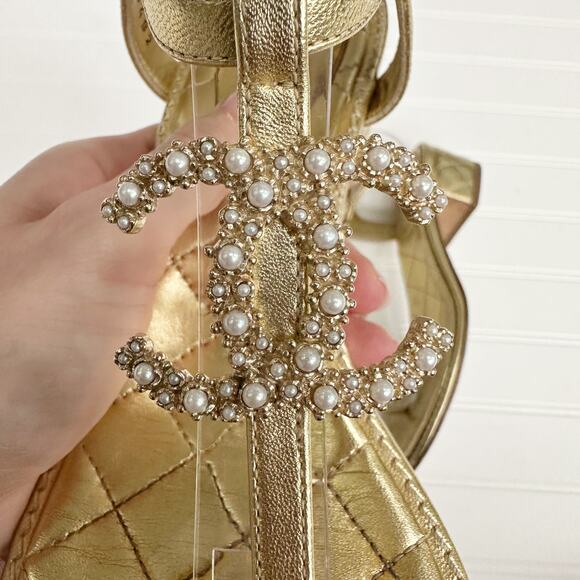 Chanel Gold Quilted CC Pearl Thong Sandals Metallic Lambskin 38.5 - Picture 8 of 16